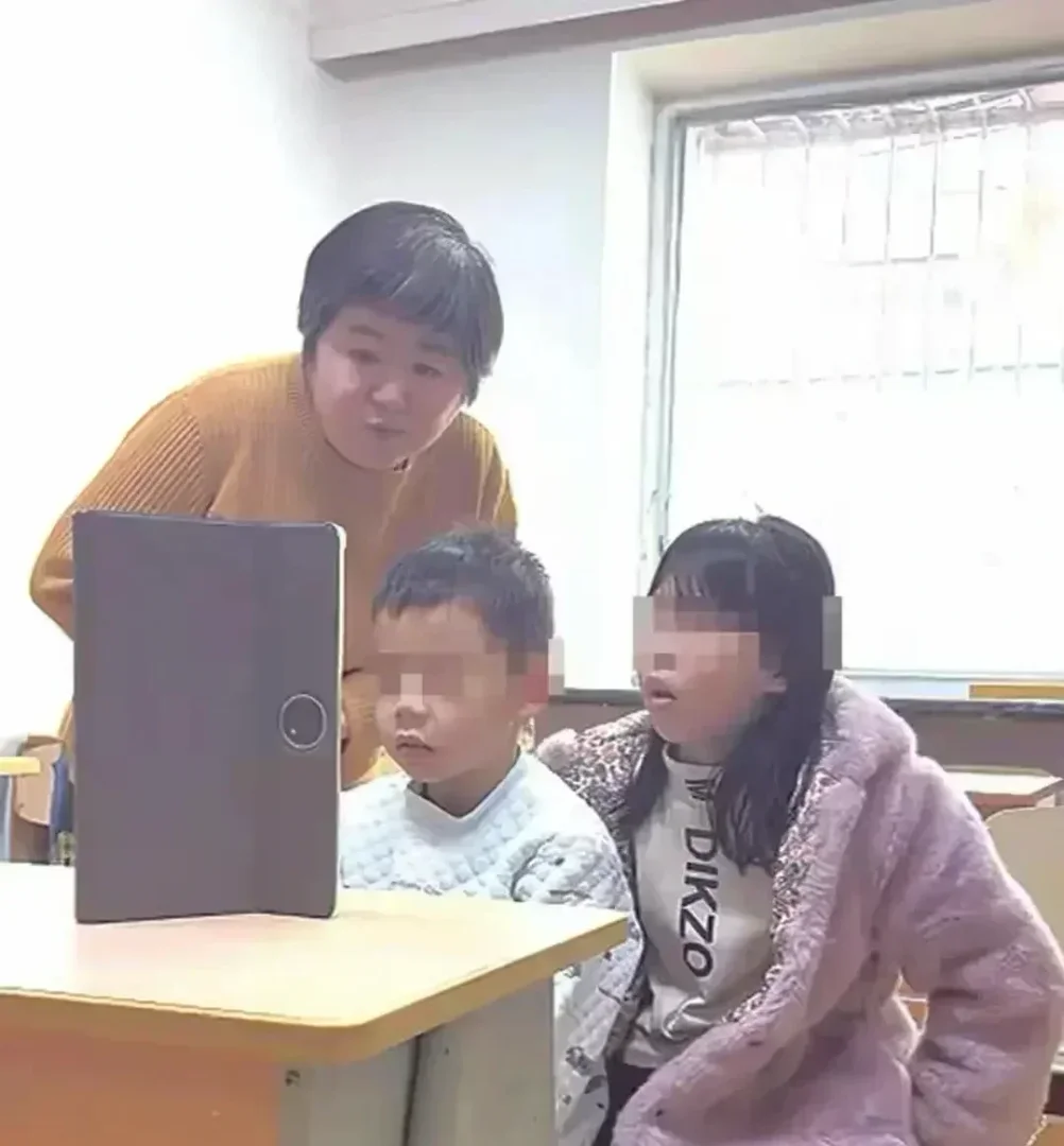 妈妈去世，爸爸去日本打工后失联，长春姐弟俩被遗留在托管班两年