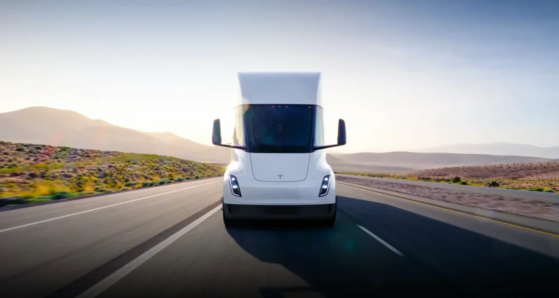 九年磨一劍！（大概）特斯拉Semi純電重卡正式量產下線