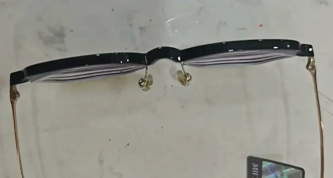 爲什麼我的1500度眼鏡和200度一樣，而你的像酒瓶底座？