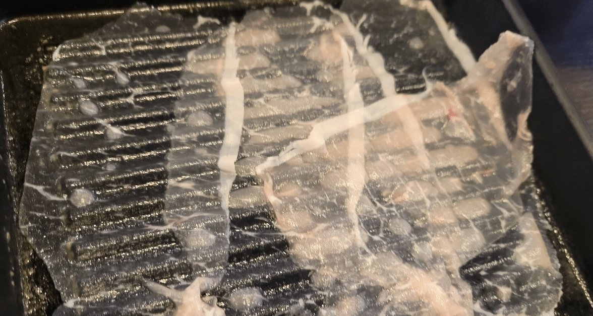 薄到能當保鮮膜？日本知名飯店肉片薄到透明