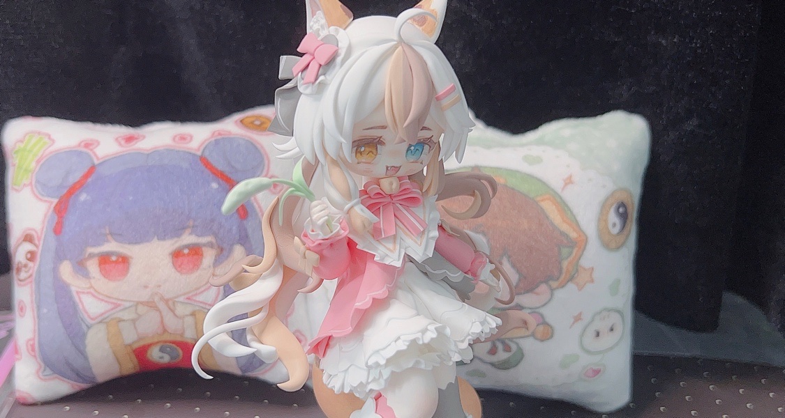 猛吸這隻三花貓