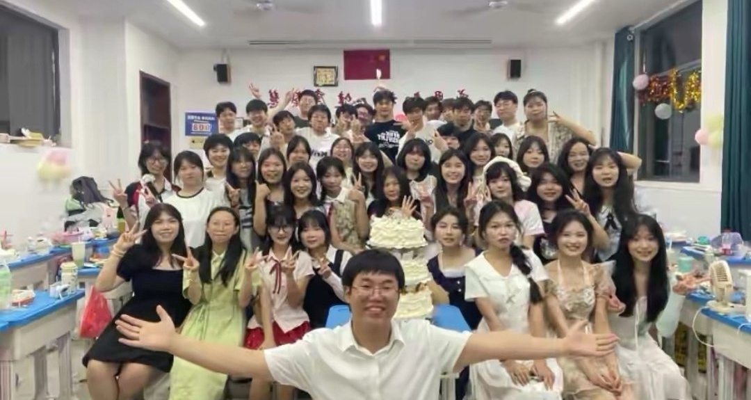 00後班主任把墊底班級帶到年級第一