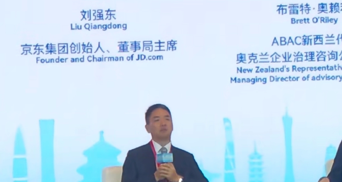 【刘强东：将来都是机器人送货，希望送70万蓝领兄弟去培训】
