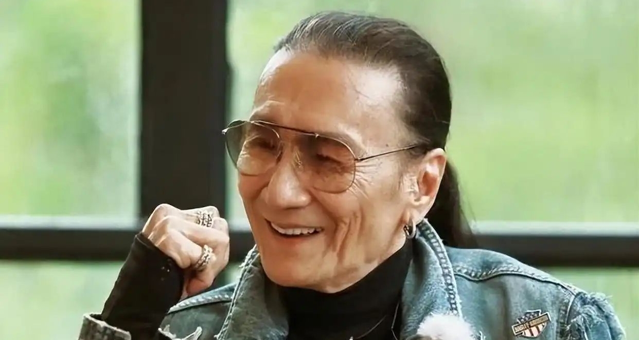 89岁传奇港星谢贤离世！谢霆锋悼念父亲 返港奔丧