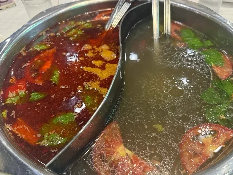 新作发售前夜 我们全员待机 饿了一天出来吃个火锅