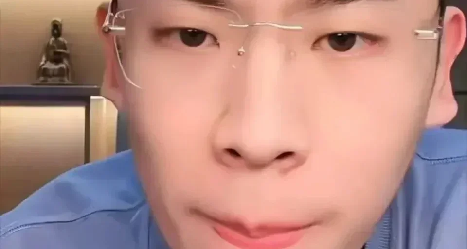 听泉鉴宝看得了古董，却看不透股市