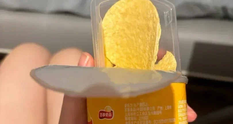 吃着我的薯片准备下午的招聘会