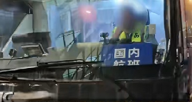 春秋航空通報擺渡車未開空調