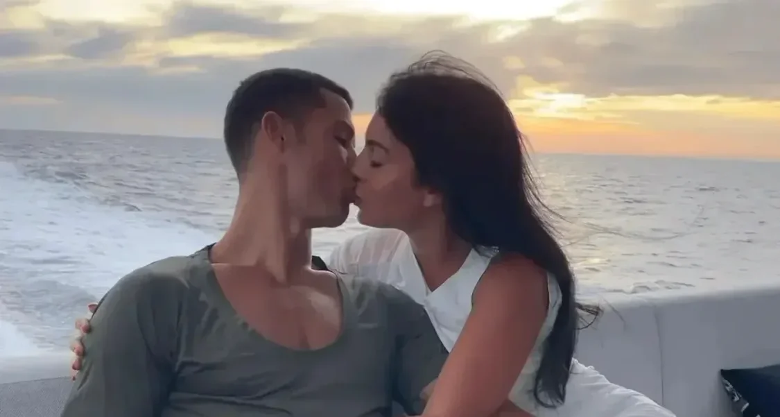 C羅與喬治娜低調完婚，球迷大教堂鬧烏龍。