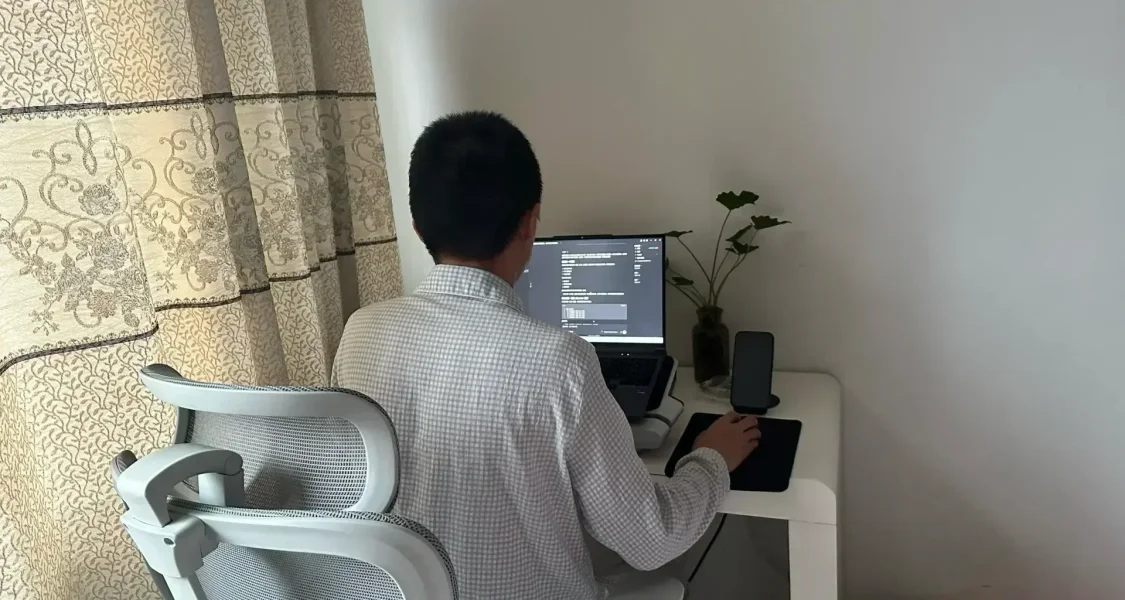 二十年前有人给了他一张回城卷，他说现在的网络回不去了