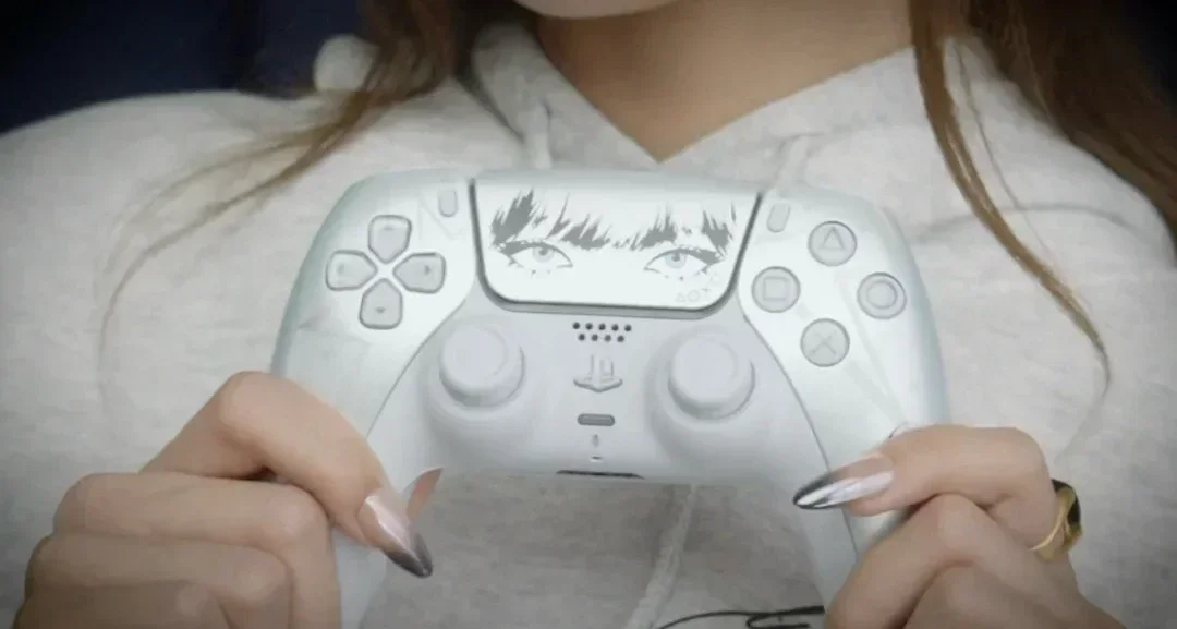 PlayStation聯名LISA推出主題手柄
