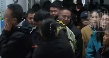 5万人口小城涌入超10万游客