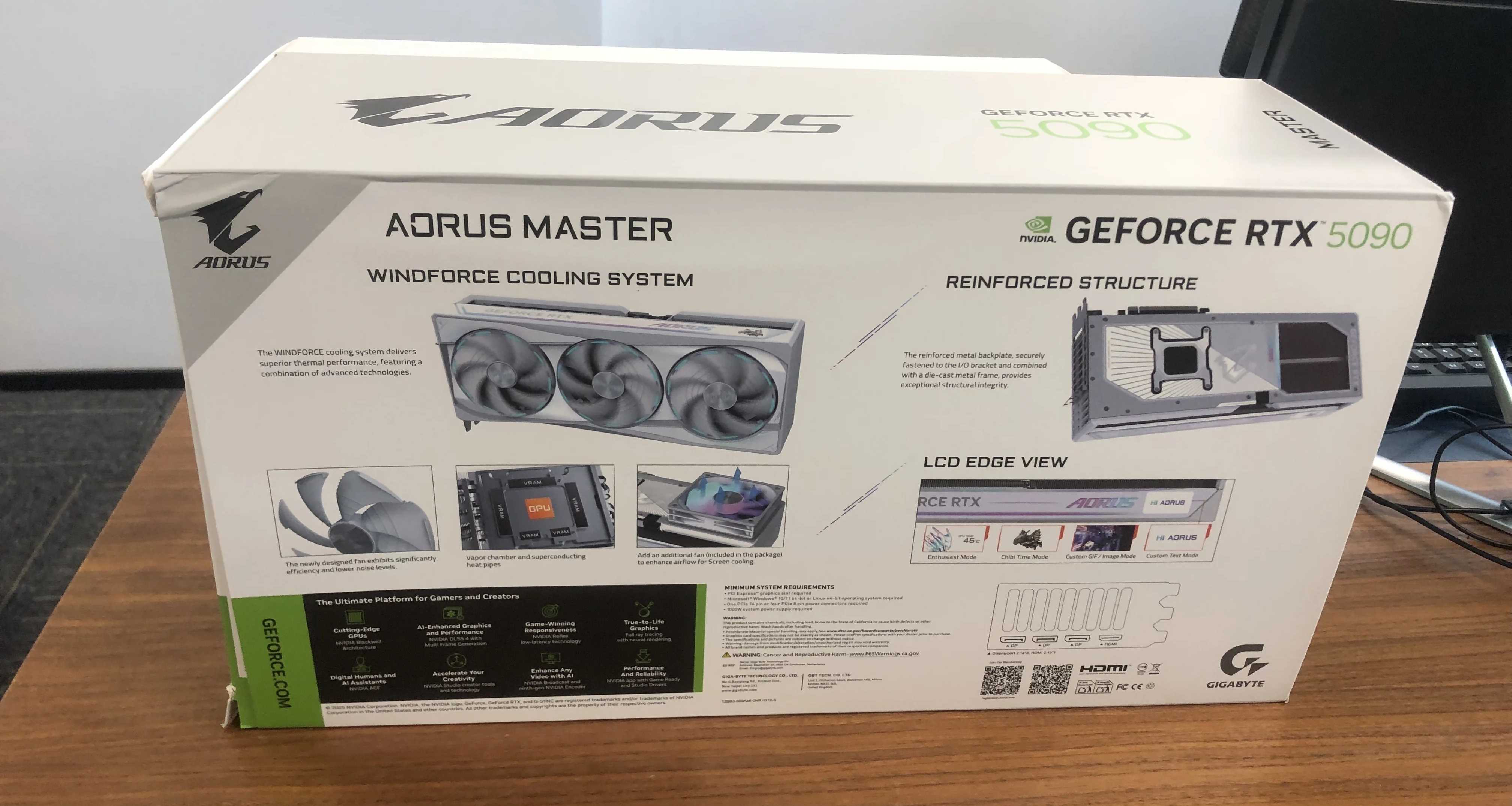 国外小哥花重金买RTX5090，结果开箱掏出大米意面！