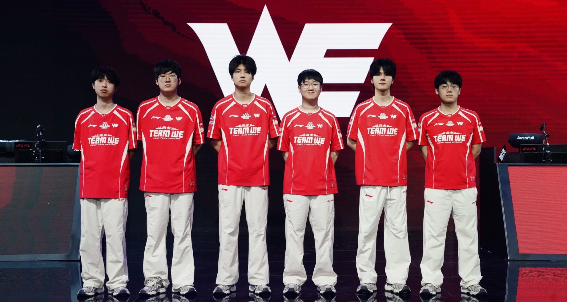 艰难取胜！WE 3-2 战胜FLY，成为LPL首支晋级德杯四强的队伍