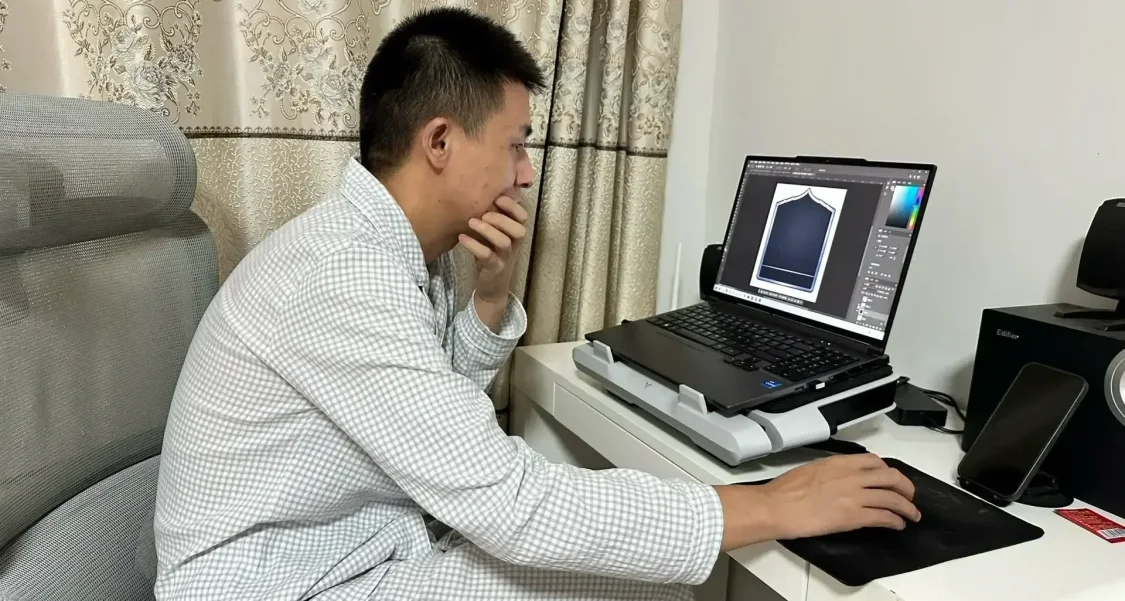 他打开做了半年的游戏，突然说：这是谁做的