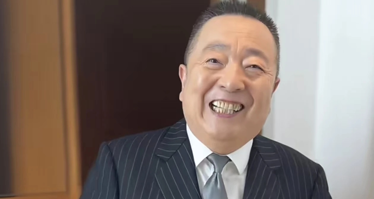 70岁董浩叔叔晒婚补拍婚纱照