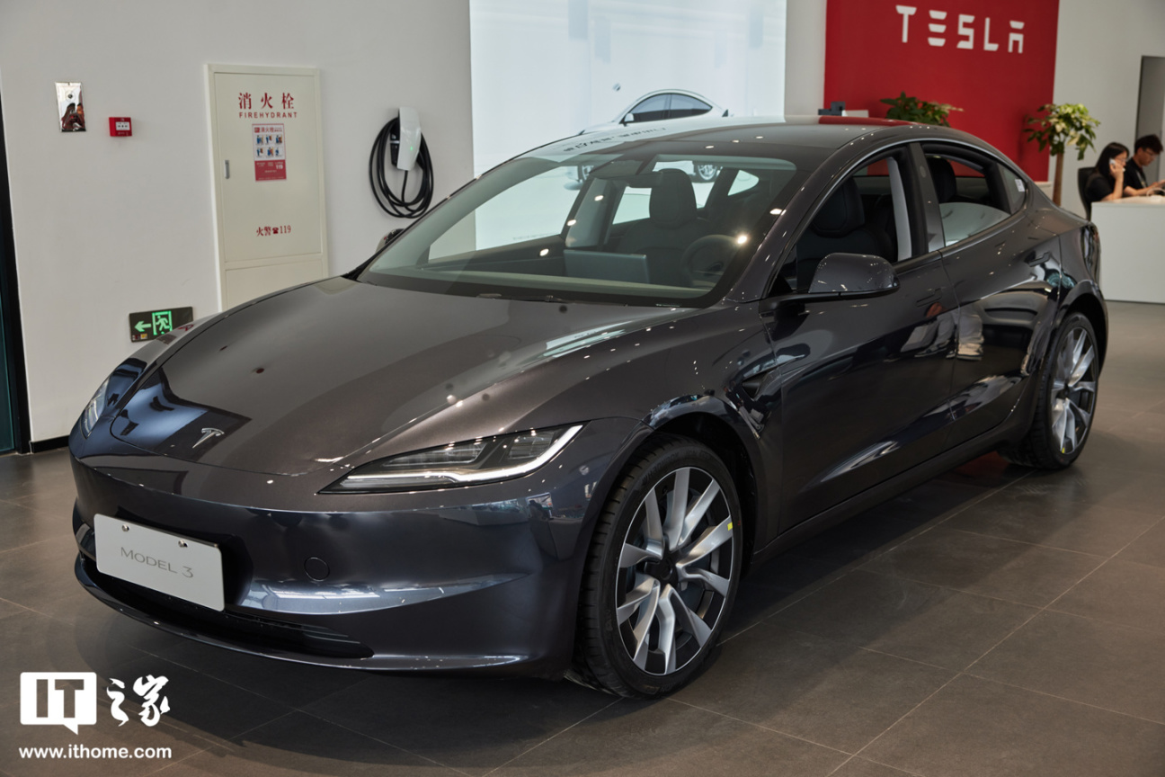 時隔 7 年首次大改款！特斯拉 Model 3 煥新版實拍