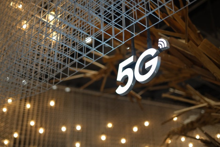 华为相关人士：真正的 5.5G 手机预计要到 2024 上半年才会到来