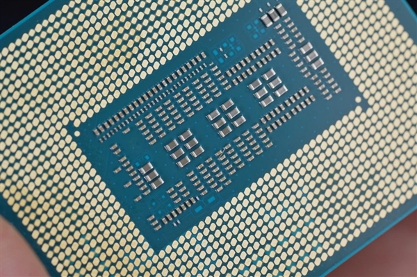 Intel 14代酷睿隱藏福利：免費白嫖31％的性能！