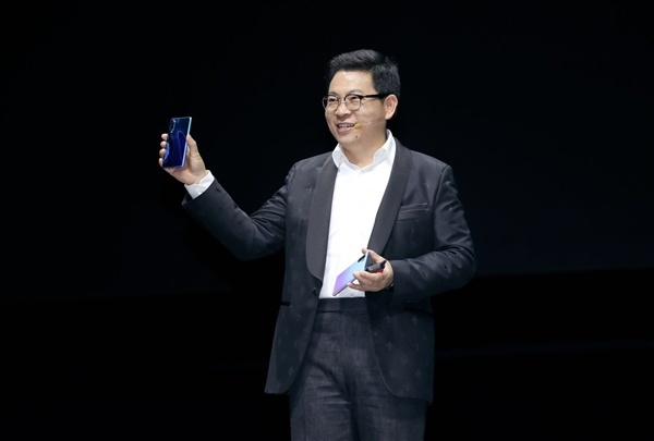 餘承東“遙遙領先”入選十大網絡流行語 Mate60立大功