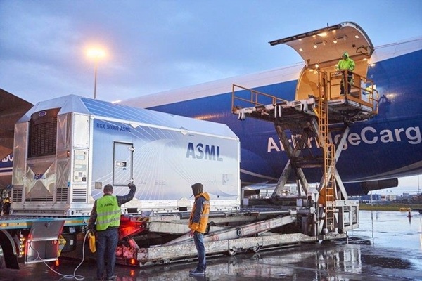 暴漲500億！ASML賺大了：中國廠商狂買光刻機 擴產28nm等成熟製程
