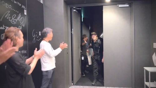 傳奇配送員“回家”！小島工作室歡迎弩哥來訪