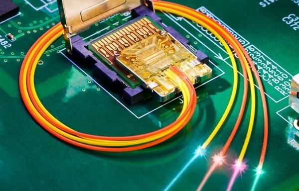 PCIe 7.0首次引入光學：滿血帶寬高達512GB/s