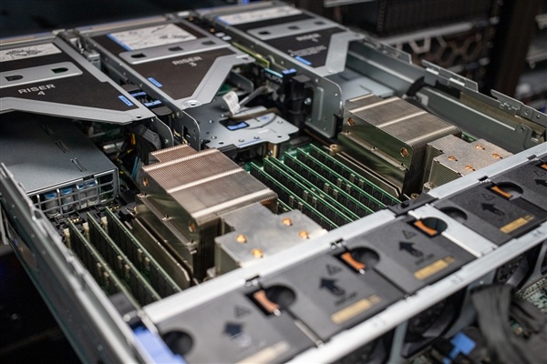 202萬億位 圓周率創新紀錄！用了28塊61.44TB SSD