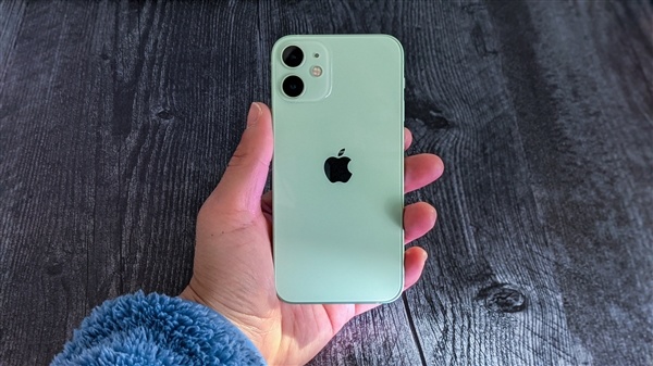 雷军问是否还有人在用iPhone mini 网友：想找个安卓替代品都没有