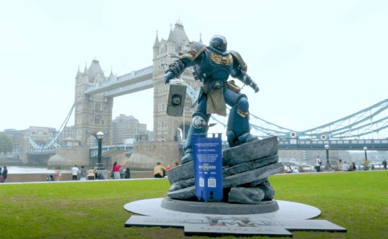 英国泰晤士河畔立起《战锤40K：星际战士2》雕像