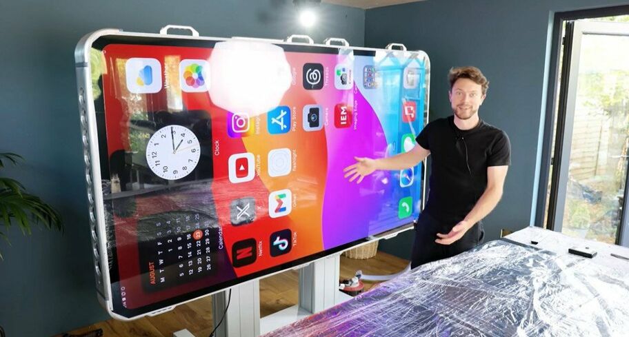高玩打造88英寸蘋果手機 斬獲世界最大iPhone吉尼斯紀錄