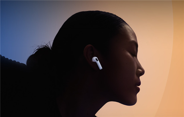 蘋果AirPods 4充電盒配備隱藏電容式按鈕：用於配對和重置