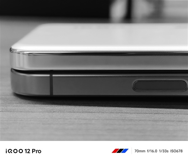 iQOO 13與iP16 Pro Max同框：iQOO更薄更強電池更大