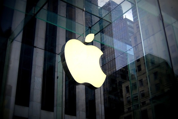 用户吐槽苹果手机质量差：iPhone 16卡死/重启！换华为...