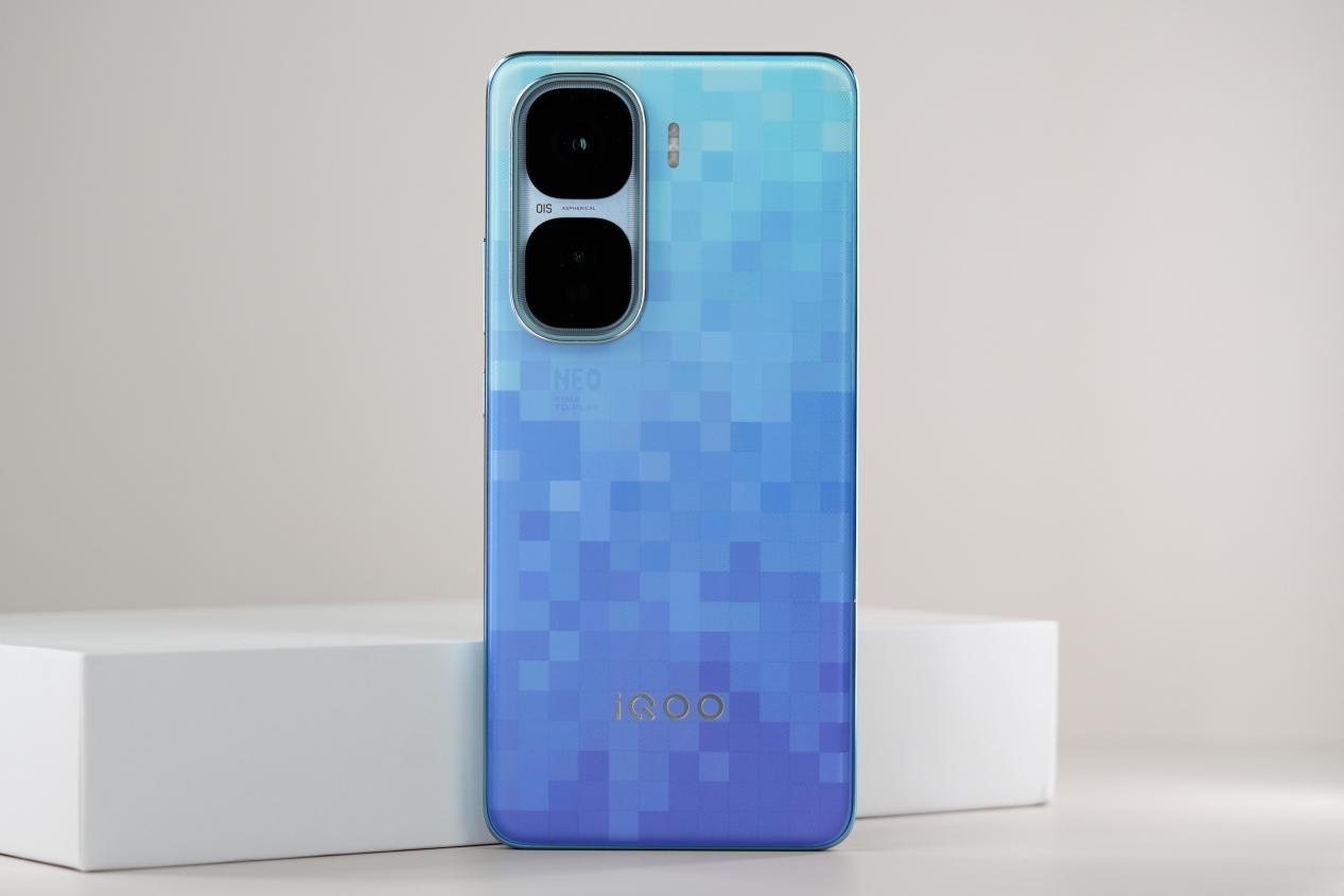 iQOO Neo10 Pro+評測：2025年中最強性能機？