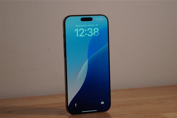 苹果放弃药丸屏！iPhone 18 Pro屏幕曝光：完美了