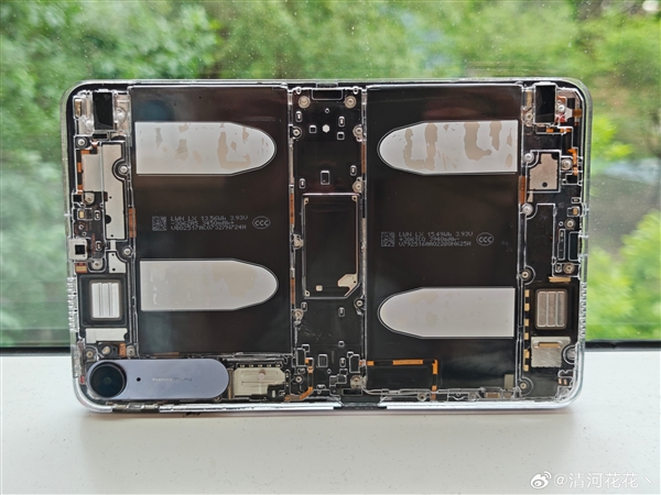 REDMI透明平板现身：外形梦幻 梦回小米8时代