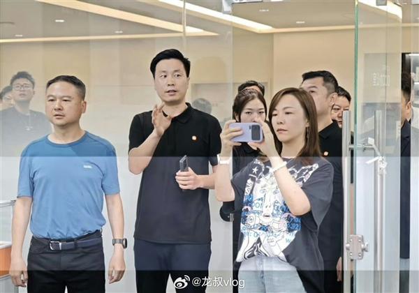 小米16系列真機曝光：設計夢迴小米11 Ultra！