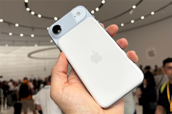 庫克感受下安卓版iPhone Air：電池直接幹到6000mAh