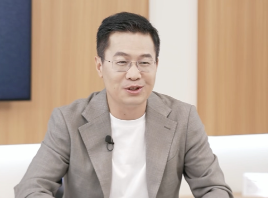 盧偉冰回應小米17系列改名：肯定不是蹭蘋果熱度！