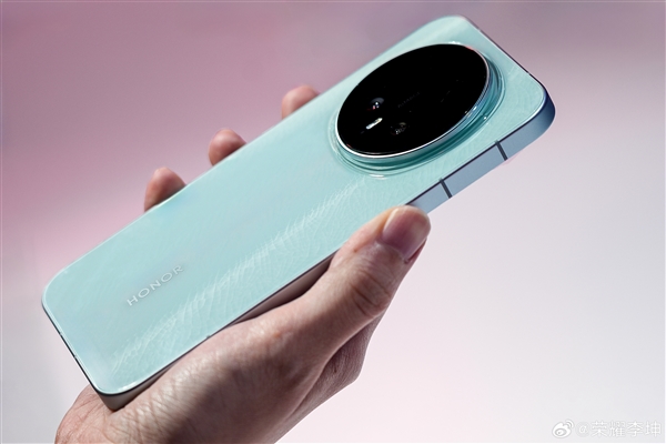 榮耀Magic8系列真機亮相！首批高通第五代驍龍8至尊版旗艦