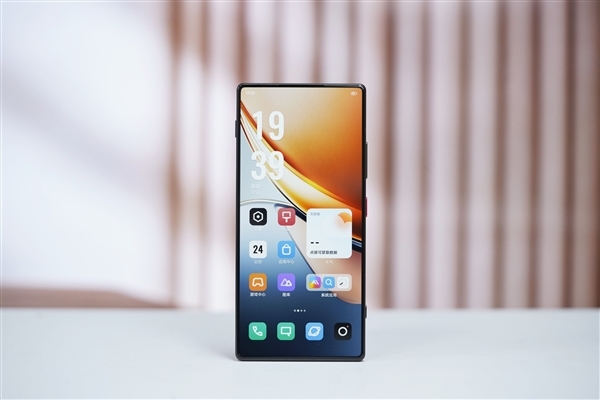 業內獨家1.5K無孔真全面屏！努比亞Z80 Ultra入網