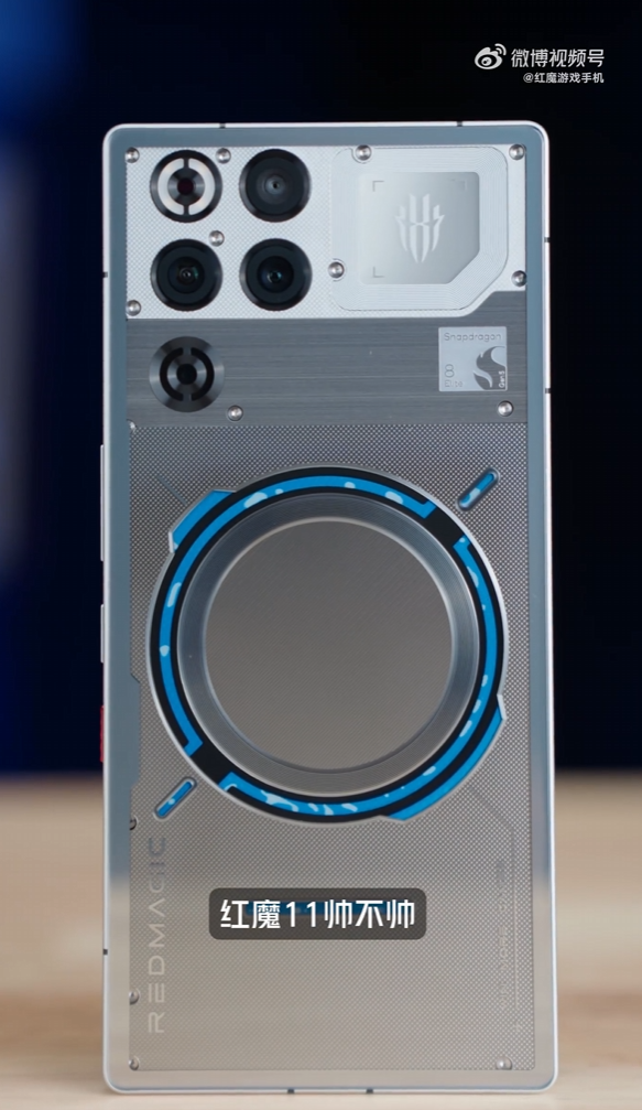 行業首款風水雙冷手機真機開箱！酷炫水冷環、唯一純平後蓋