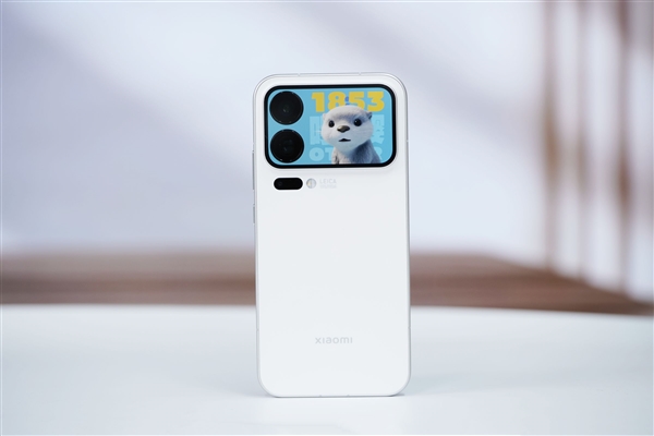 盧偉冰：小米下一代手機繼續採用背屏設計