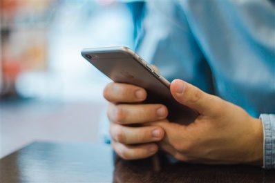 男子8千多元網購iPhone 僅退款不退手機被起訴