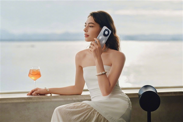 華爲Mate 80 Pro Max屏幕亮度達到8000尼特：史上最亮