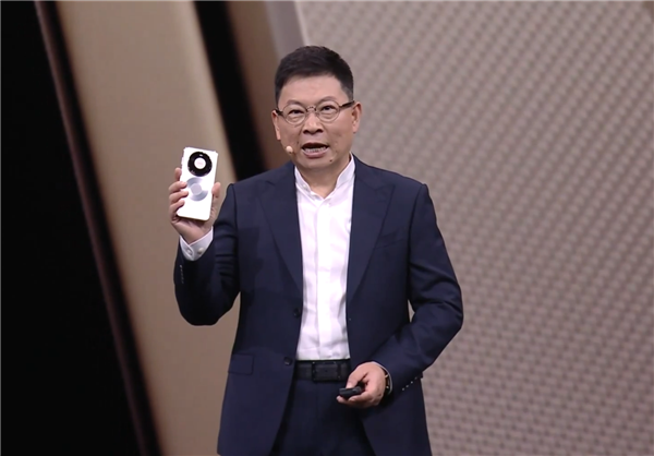 4699元你买吗！余承东谈华为Mate 80设计：双环像数字8吉利