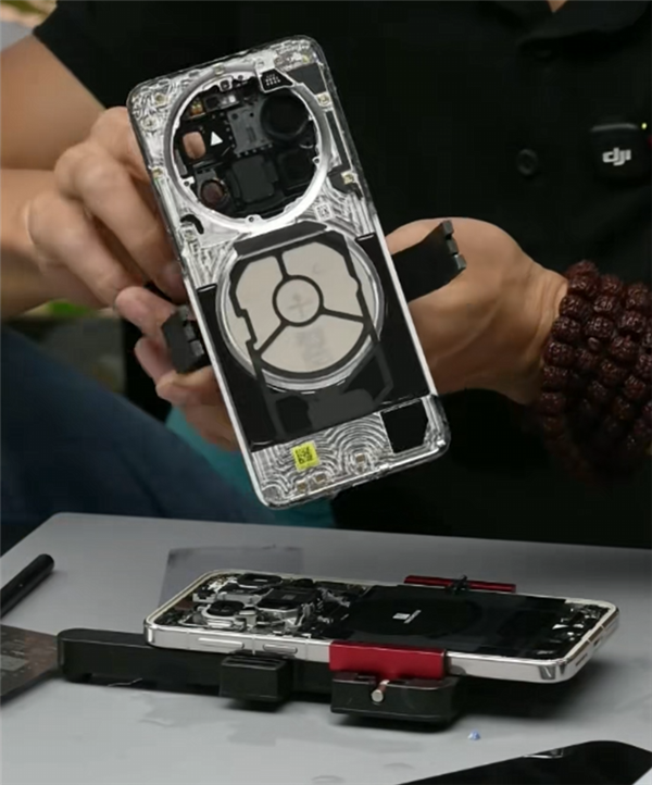 博主拆解華爲Mate 80 Pro Max：漂亮！