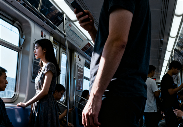 懷疑自己被偷拍 可以要求查看對方手機嗎：法官回答了！