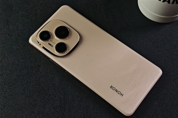 榮耀試產新電池：容量超過10000mAh 淘汰充電寶